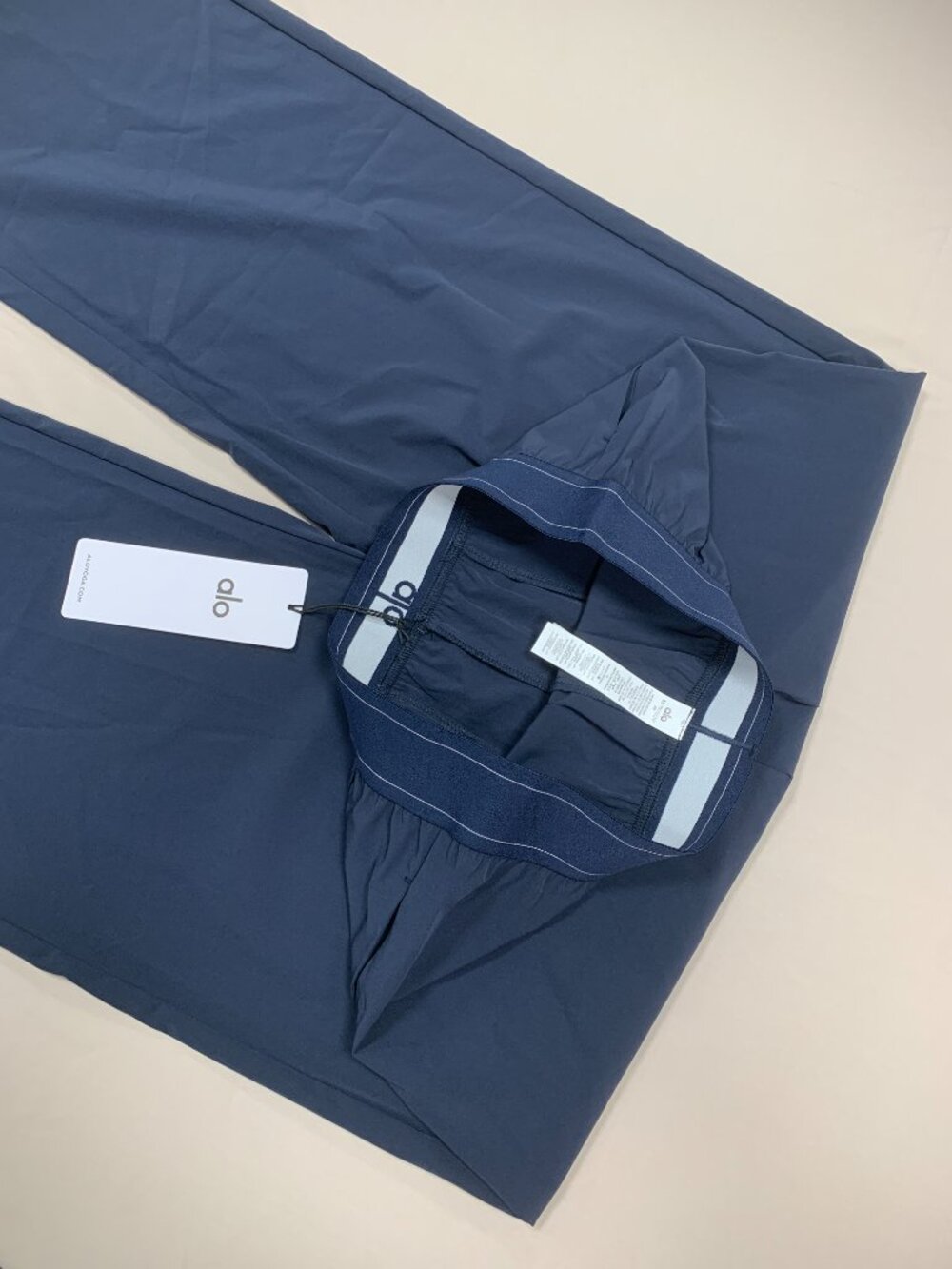 New ALO Yoga Navy Luxe Trouser π XXS XS 30" Inseam - Picture 8 of 9